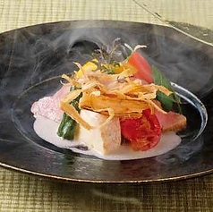 和牛ローストビーフのスモークサラダ
