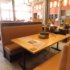 気取らないカジュアルな雰囲気の中、ゆったり座れるソファ席をご用意。仲間と美味しい焼肉を囲んで、ご宴会をお楽しみください。