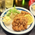 料理メニュー写真&nbsp;名物！大きな鶏のから揚げ