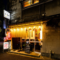 五反田駅から徒歩圏内の駅近居酒屋。明るい外観が目印で、仕事帰りや飲み会にも立ち寄りやすい一軒です。焼き鳥や鰻料理を気軽に楽しめる、使い勝手の良さが魅力です。