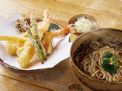 海老と季節野菜の天ぷらそば