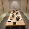 接待や会食にも最適な当店では、全席完全個室でご案内いたします。プライベートな空間でお食事を楽しむことができるため、お顔合わせやお祝いの席にもぴったりです。お料理は、季節の食材を活かした上質な日本料理をご用意し、皆様のご来店をお待ちしております。