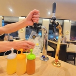 卓上サーバー全席完備◎シロップ3種サワーとハイボールが待ち時間ゼロでお楽しみいただけます！