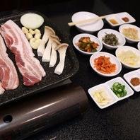 選べる鍋と飲み放題付きコースで楽しむ韓国の味