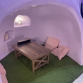 "かまくら"モチーフの個室席♪2～4名様でご利用いただけます(1部屋あたり少し詰めれば最大で6名様まで)。まるで雪に囲まれているかのようなお席は、周りをあまり気にせずゆっくり過ごしたい時にもおすすめです☆