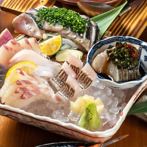 新鮮な海の幸を豊富に取りそろえ。本格海鮮料理を楽しみながらゆっくりくつろげます。