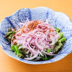 ベーコンビッツと赤玉ねぎのサラダ
