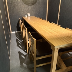 落ち着きのあるまったり寛げる店内◎個室のテーブルを完備しております。