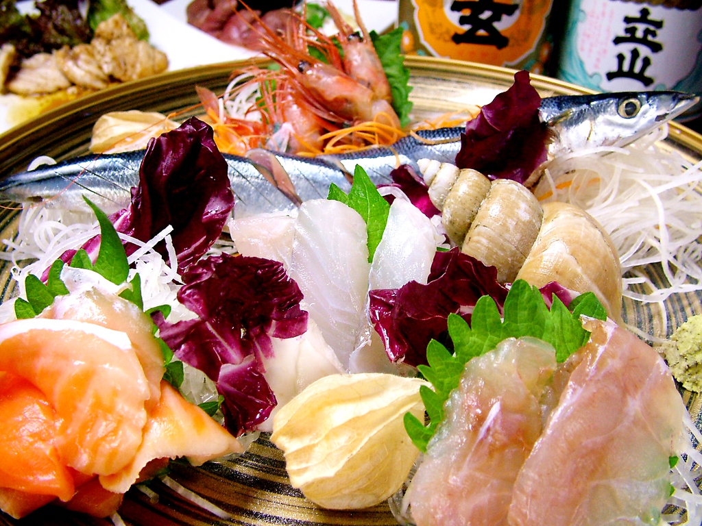 旬の新鮮お刺身盛りは注文したい一品！季節の魚をご堪能ください♪