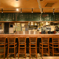 【1人飲みから宴会まで◎】お仕事帰りにふらっと立ち寄りやすいカウンター席を完備しており、おひとり様でのサク飲みにも大人気！さらに大人数でのご宴会や貸切パーティーまで幅広く対応可能！飲み放題付きのお得な宴会コースも各種ご用意しておりますので、様々な集まりにぜひご利用ください◎