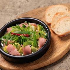 マグロとアボカド・九条ネギの 冷製 アヒージョ【ディアフロム名物!欲張りアヒージョ6種】