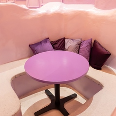 広々とした店内は、お席の間隔を空けて座ることも出来るのでご安心ください☆わんちゃん連れの方も大歓迎♪わんちゃんと一緒にゆっくりとお過ごしいただけます◎