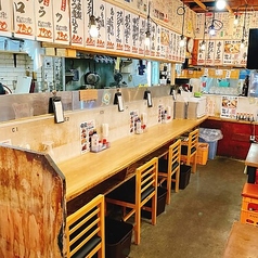 おひとり様や少人数でも気軽にお使いいただけるカウンター席をご用意。仕事帰りの一杯やお食事にも是非ご利用ください!
