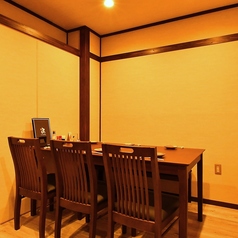 5～6名掛けテーブルあり