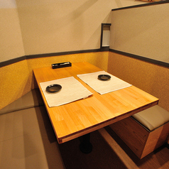 2名様でご利用の場合暖簾付きの個室もご用意御座います。カウンターも利用可能◎