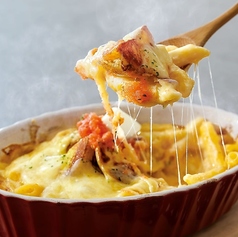 北海道じゃがバターと明太子のラクレットチーズペンネグラタン