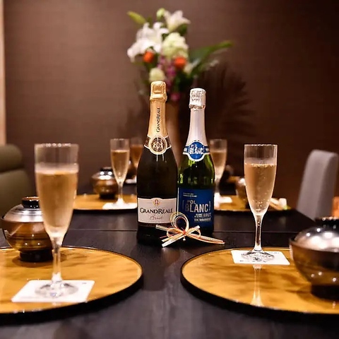 落ち着いた空間で美味しい料理とお酒をお楽しみください