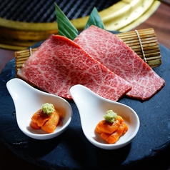 黒毛和牛赤身の雲丹ロール巻き