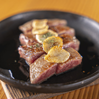 黒毛和牛を使用した贅沢料理が大人気！