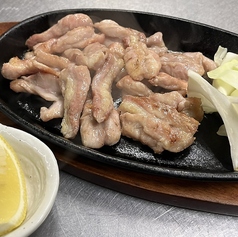 せせり、鶏ハラミ、ハート 〈レギュラー100g 880円/ビッグ200g 1680円〉