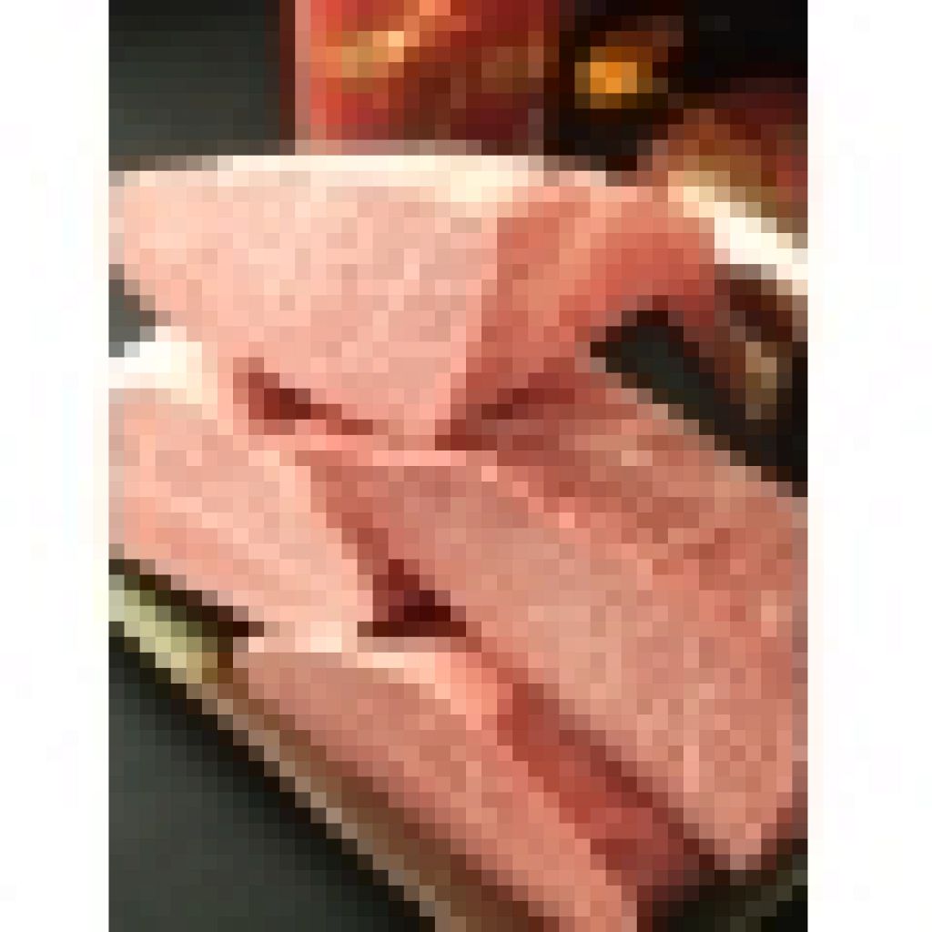 さばきたての新鮮なお肉は火を通しすぎずにサっと網で焼いてどうぞ柔らかく甘みがふわっと広がり絶品