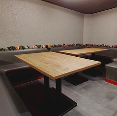 大規模な会社宴会やパーティーには、貸切も可能です！大人数での集まりに最適な広々とした空間をご提供いたします。ご予算や人数に合わせて、最適なプランをご提案させていただきますので、お気軽にご相談ください。