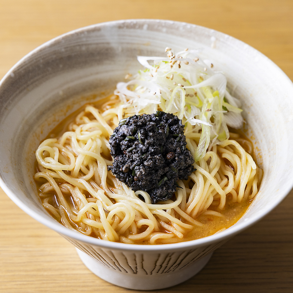 飲んだ後の、〆に最適な「あさりの酒蒸しラーメン」や「親子丼」など、心温まるメニューをご用意♪