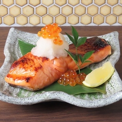 とろ鮭塩麹焼きいくらのっけ