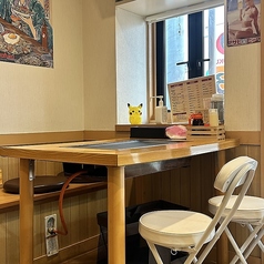 鉄板が付いているテーブルで熱々なお好み焼きを食べれます◎