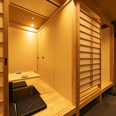 2階　4名個室4卓　１階6名個室2卓