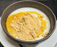 杏仁豆腐　黒蜜きな粉ソース