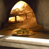 イタリア産の粉を使った生地から作るピッツァは石窯で焼き上げ本場のローマピッツァをお楽しみいただけます。