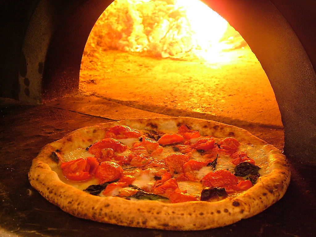 適温で焼き上げたPIZZAはもちもちで絶妙な食感。香りが食欲をそそります。最高レベルのPIZZAをぜひ。