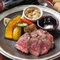 料理メニュー写真 牛肉のカットステーキ　～塩胡椒とワサビのソース～
