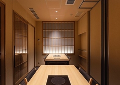 8名様と大人数でご利用いただけるテーブル席。小宴会などにぴったりのお席です。