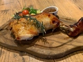 料理メニュー写真 美味鶏のロティサリーチキンレッグ ～ジンジャーステーキ～