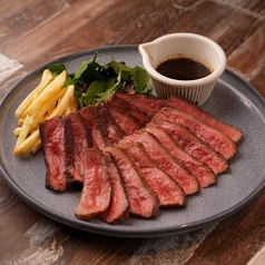 牛赤身肉のステーキ