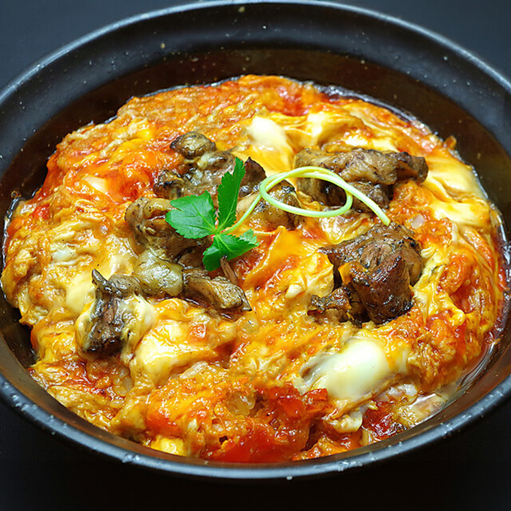 鶏と玉子の雑炊や鶏そば、親子丼などお食事メニューも充実しております。〆にもオススメです。