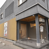 和泉鳥取駅から徒歩でアクセスできる当店は、隠れ家的な魅力を持っています。シンプルな外観が印象的で、内装は心地よいインテリアが施されています。落ち着いた雰囲気の中で、友人や家族と共に美味しい料理を囲みながら、楽しい時間を過ごすのにぴったりの場所です♪