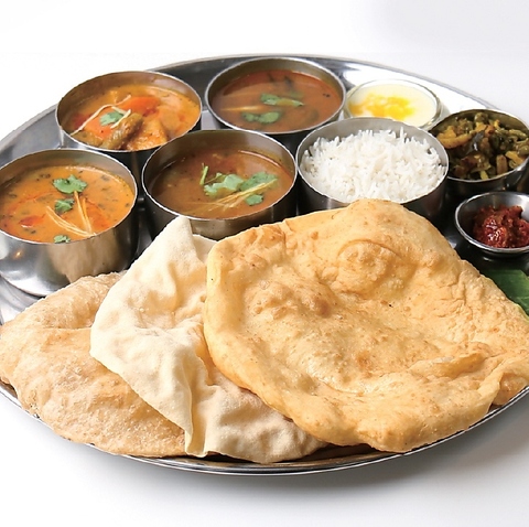 亀有の南インド料理店の1番人気のセットです。