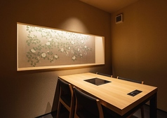 完全個室(テーブル)4名×8卓。4名様用の完全個室。静かな空間で会話とお食事をお楽しみ頂けます。