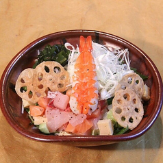 魚屋の豪快海鮮サラダ