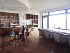 コーヒーの香りが漂う上質な空間ゆっくり落ち着いてお食事を