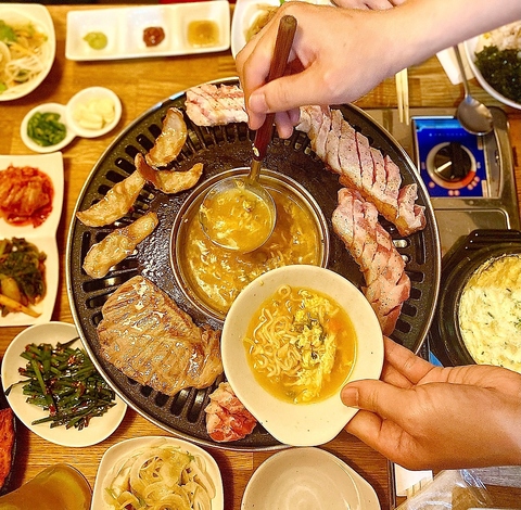 韓国伝統の味がミナミで味わえる！K-POPが流れる店内で本格的な料理を♪