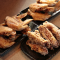 料理メニュー写真&nbsp;［手羽先］タレと塩、［手羽中の唐揚げ］