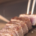 料理メニュー写真&nbsp;黒毛和牛の最高峰としてゆるぎない評価の伊万里牛。その中でも最上級A-5ランクを使用。