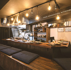 お一人様やデートなどにぴったりのカウンター席。こちらも掘りごたつになっているので、快適にお過ごしいただけます。