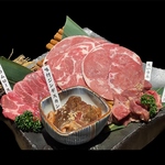 炭火で焼く最高品質のジンギスカン。焼肉屋が本気で厳選したラム肉で臭みが少ない。