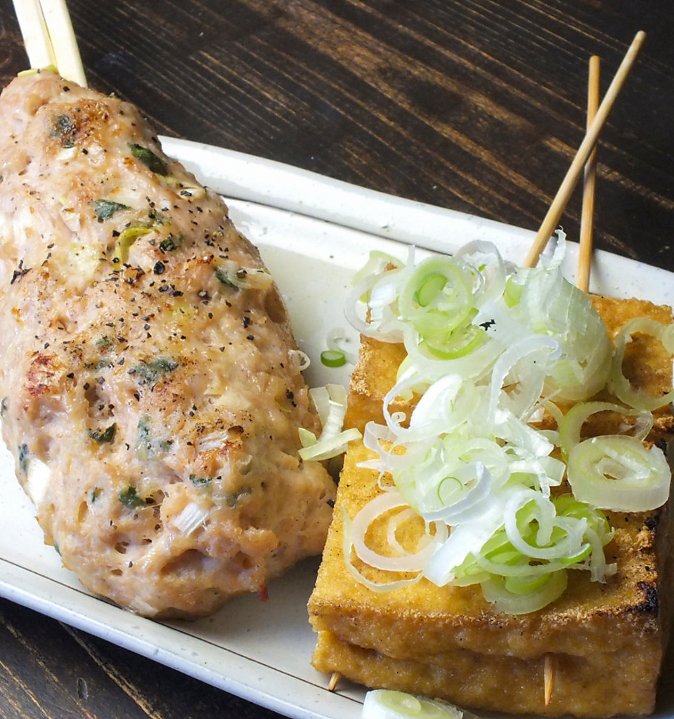 ハンバーグ並みの大きさのつくね。焼き鳥の大きさも鳥ちょっ！のウリです
