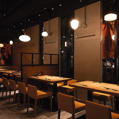 2名様～最大20名様まで自由自在にご利用いただけるお席です。少人数での飲み会から、会社のご宴会まで様々なシーンにご対応いたします。